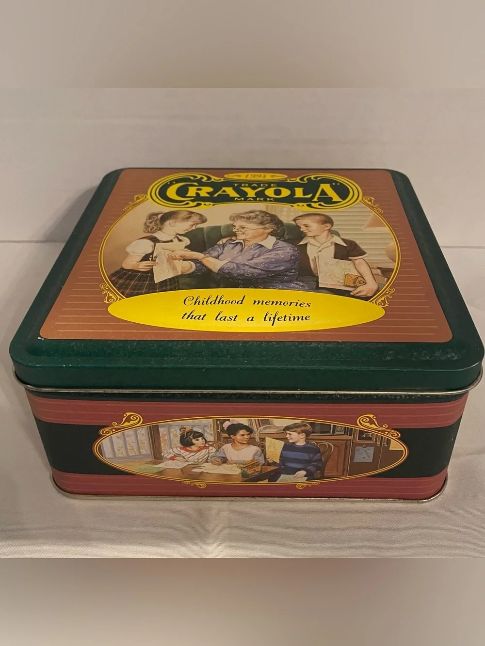 Vintage 1994 Crayola Collectible Tin – “Childhood Memories That Last a Lifetime”